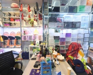 探索日用品批发的商机与策略